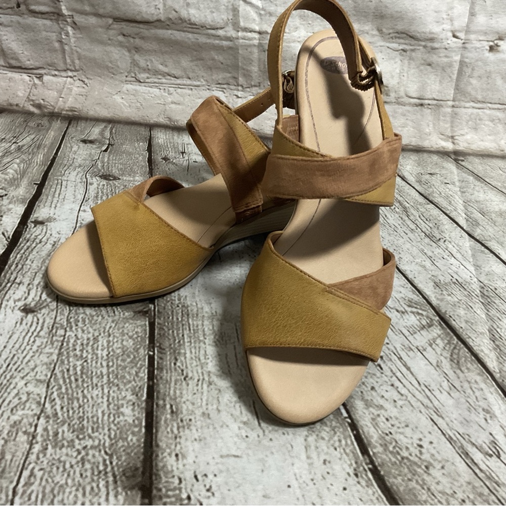 Dr Scholls Elegant Tan Brown Women's Grace Sandals Cushioned Faux Leather Vegan